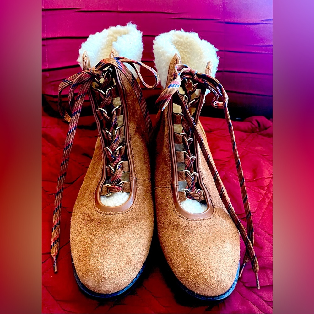 Crown & Ivy Golden Fawn Brown Faux Suede Cream Shearling Lace Up Ankle Boots 7.5